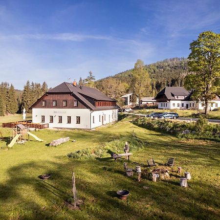 Dvur Liskovy Vrch Hotel Стражни Екстериор снимка