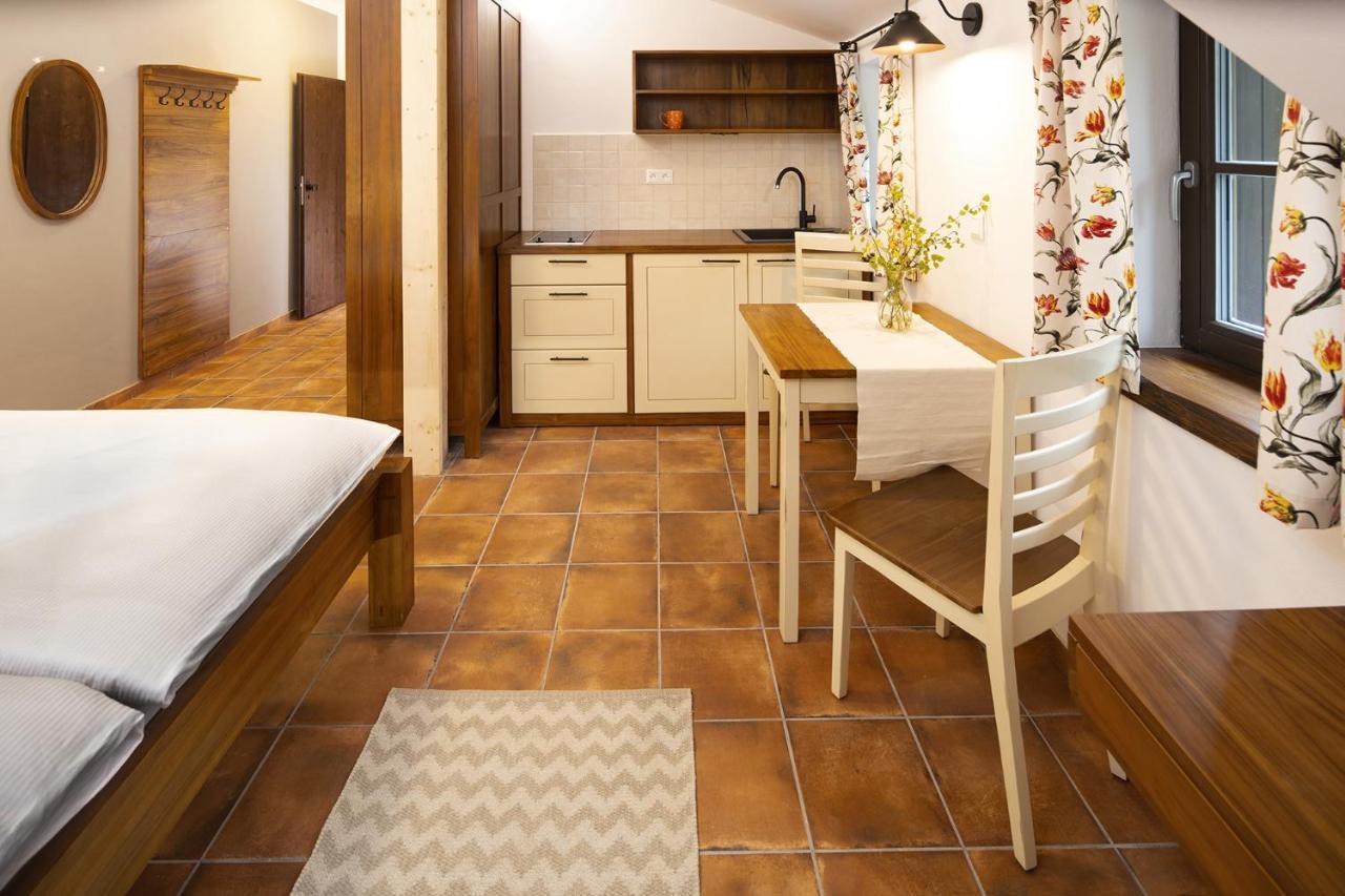 Dvur Liskovy Vrch Hotel Стражни Екстериор снимка