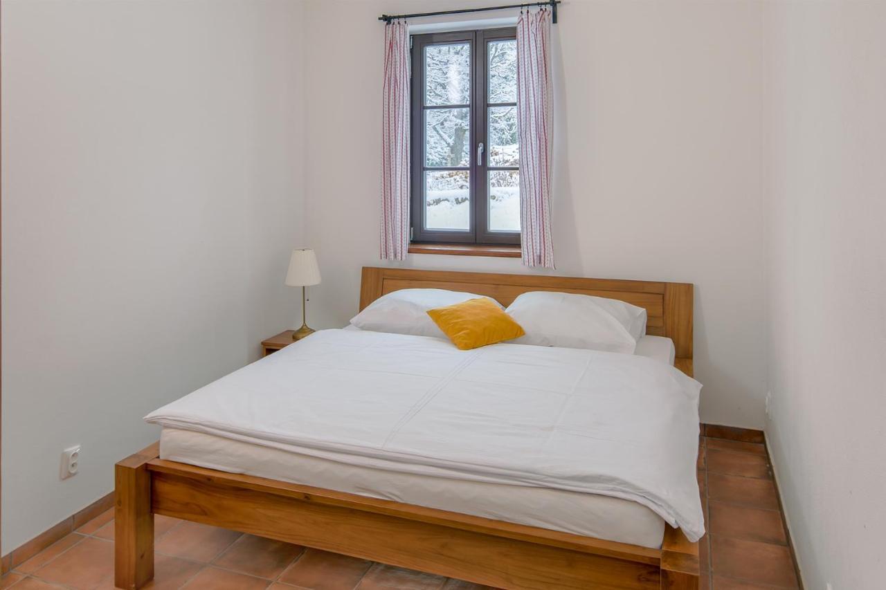 Dvur Liskovy Vrch Hotel Стражни Екстериор снимка
