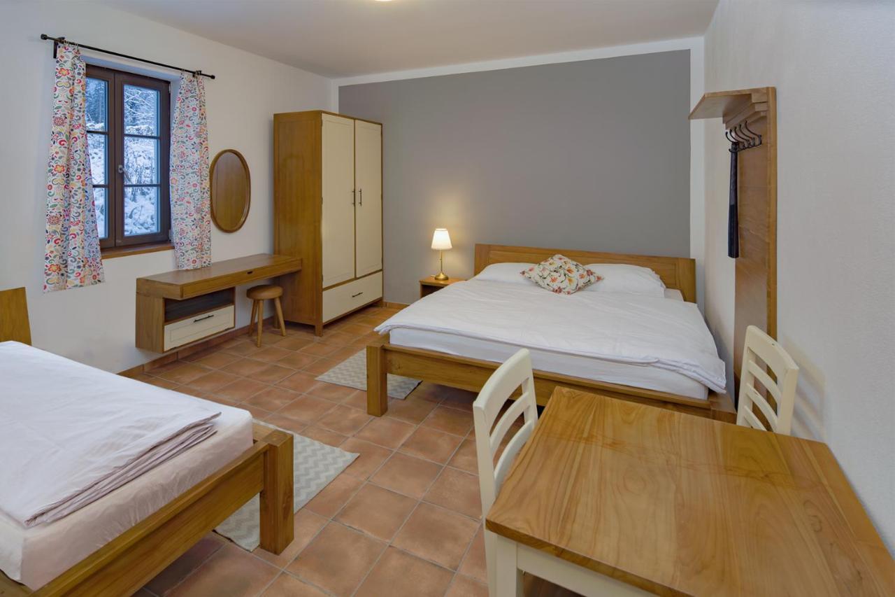 Dvur Liskovy Vrch Hotel Стражни Екстериор снимка