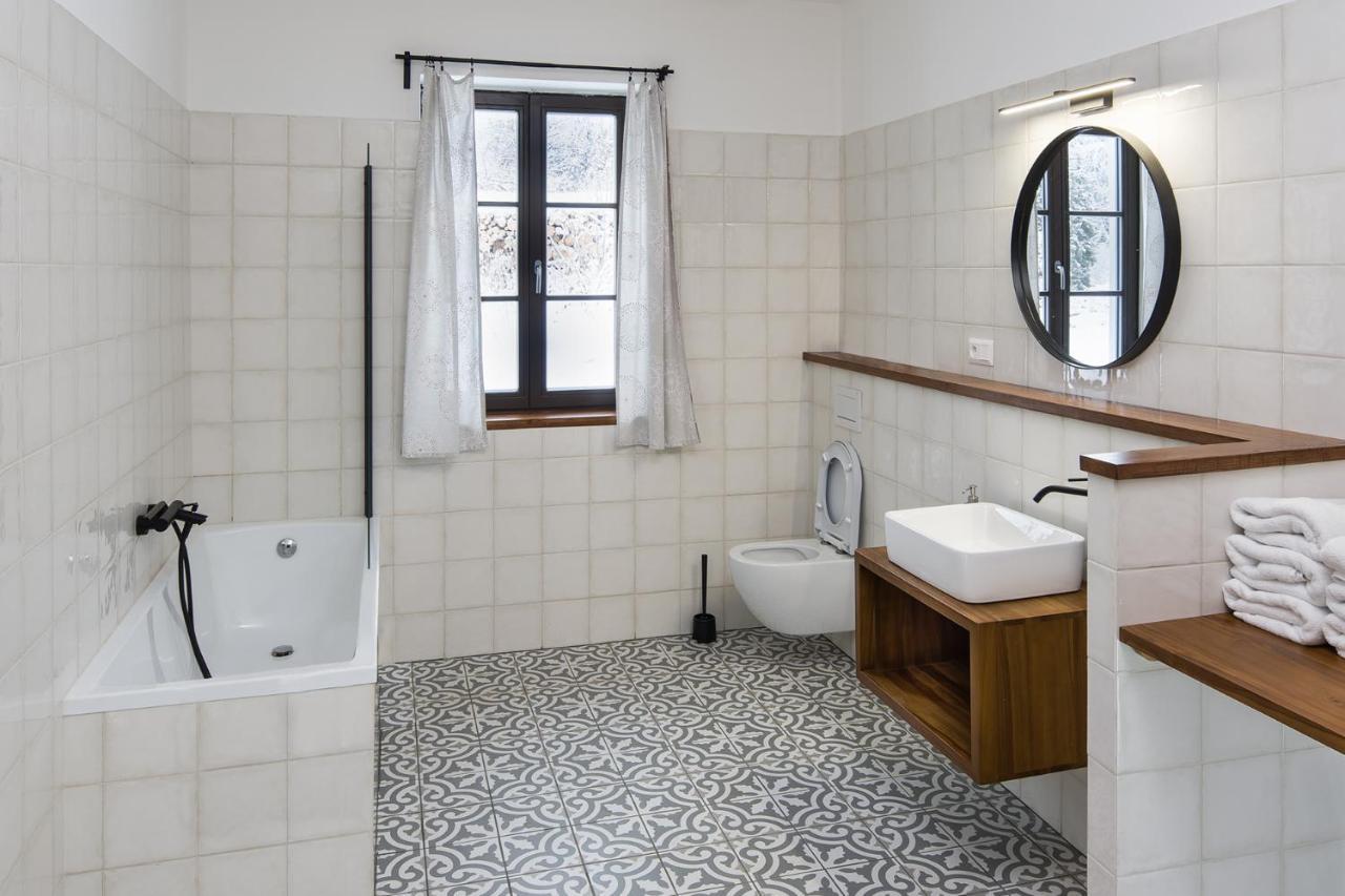 Dvur Liskovy Vrch Hotel Стражни Екстериор снимка