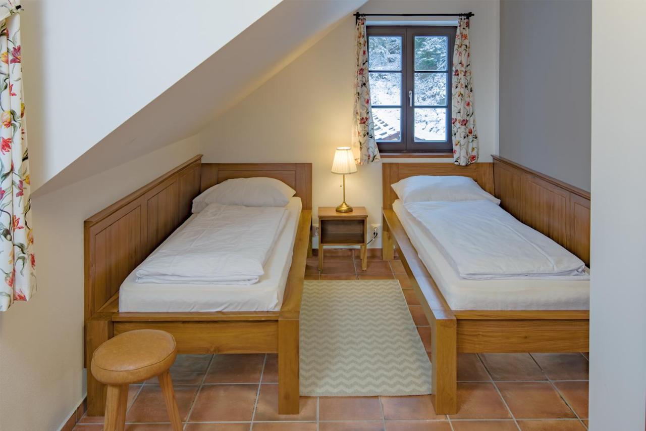 Dvur Liskovy Vrch Hotel Стражни Екстериор снимка