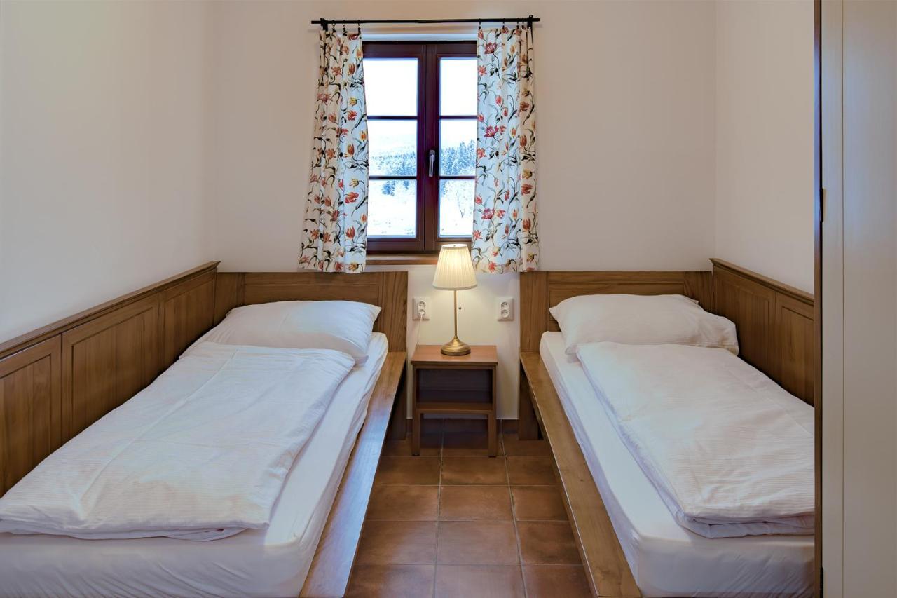 Dvur Liskovy Vrch Hotel Стражни Екстериор снимка