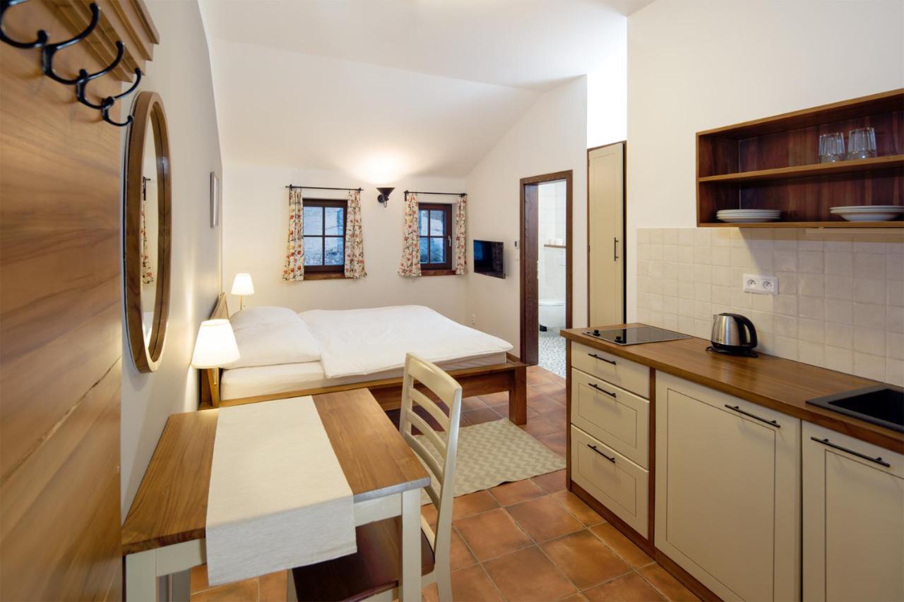 Dvur Liskovy Vrch Hotel Стражни Екстериор снимка