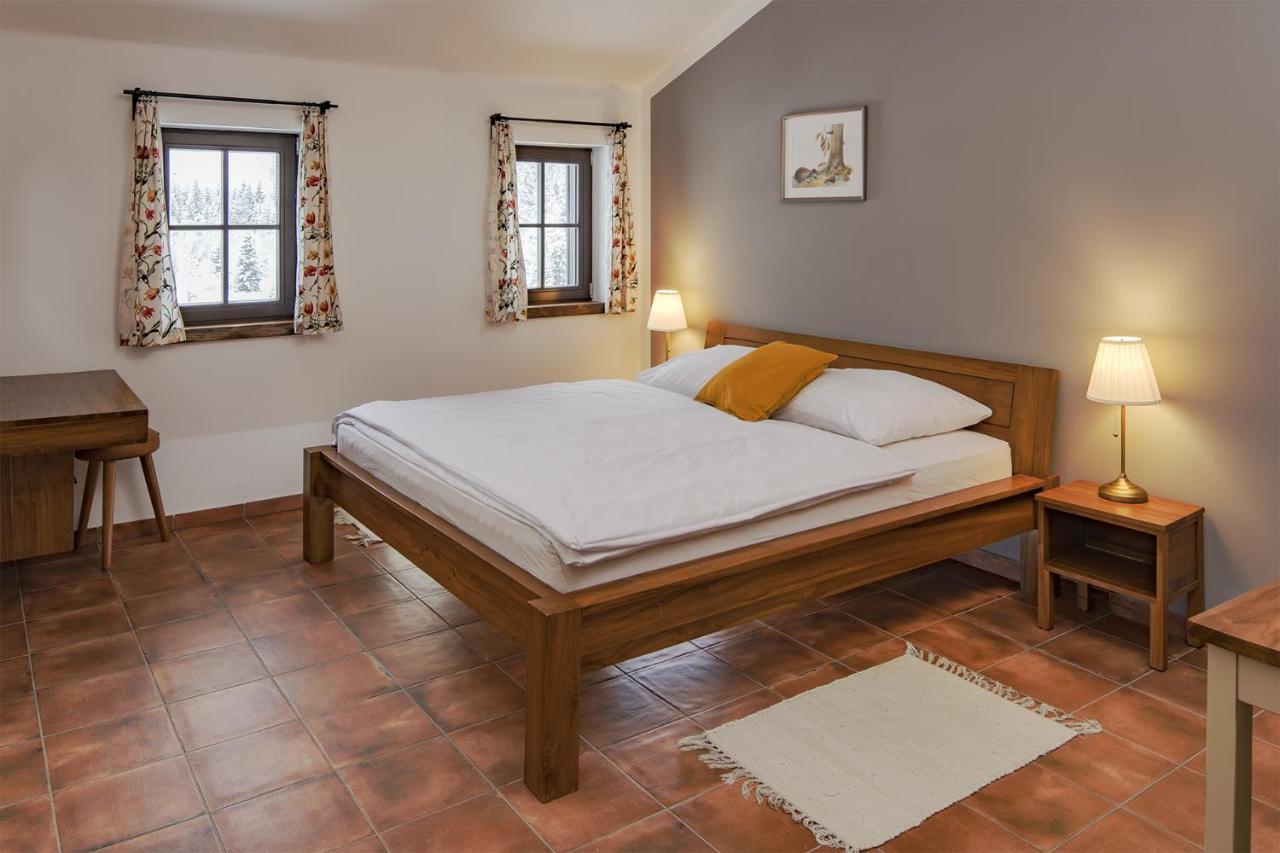 Dvur Liskovy Vrch Hotel Стражни Екстериор снимка