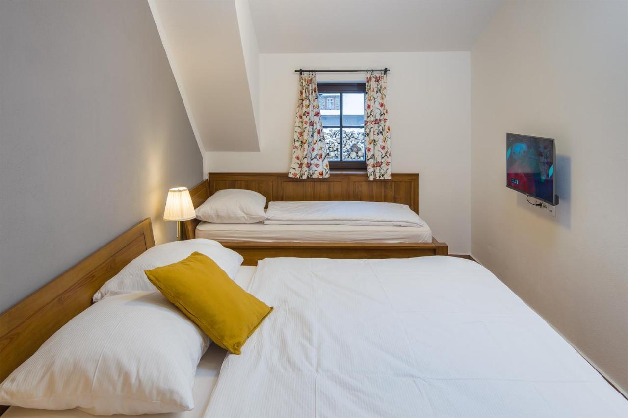 Dvur Liskovy Vrch Hotel Стражни Екстериор снимка
