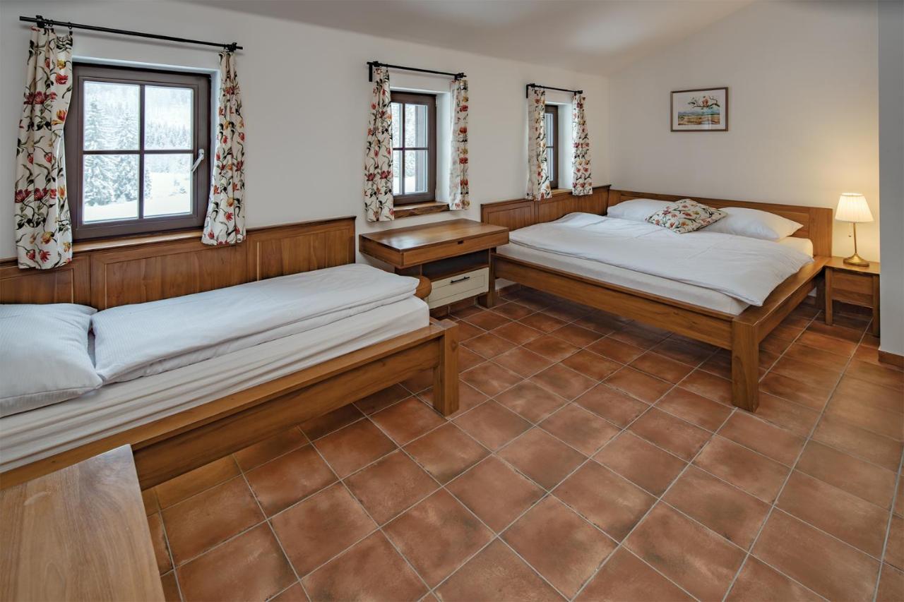 Dvur Liskovy Vrch Hotel Стражни Екстериор снимка