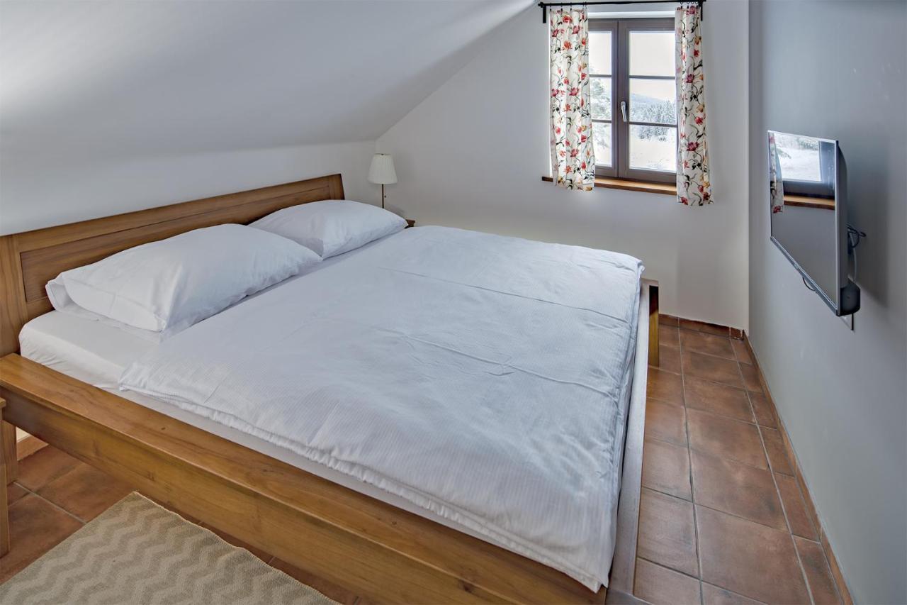 Dvur Liskovy Vrch Hotel Стражни Екстериор снимка