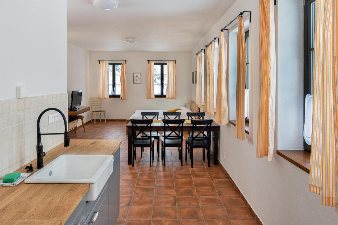 Dvur Liskovy Vrch Hotel Стражни Екстериор снимка