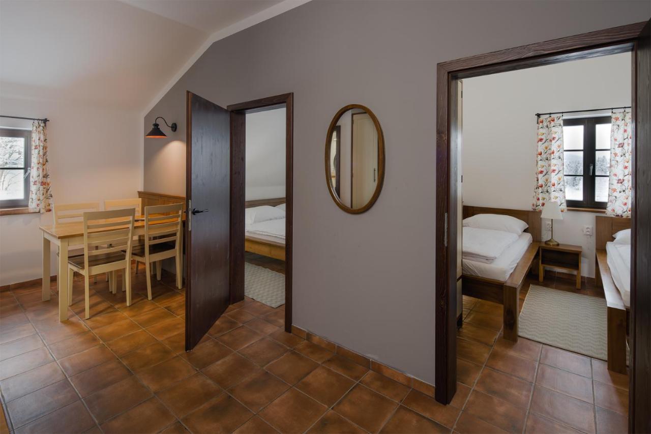 Dvur Liskovy Vrch Hotel Стражни Екстериор снимка