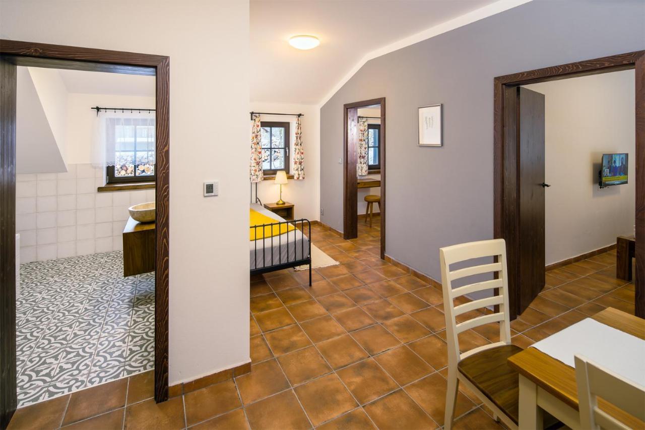 Dvur Liskovy Vrch Hotel Стражни Екстериор снимка